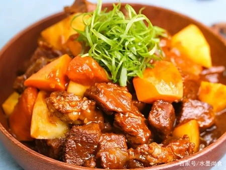 炖牛肉时，记住“2放3窍门”，牛肉软嫩鲜香不塞牙，熟烂又入味(炖牛肉怎样做不腥而且好吃)